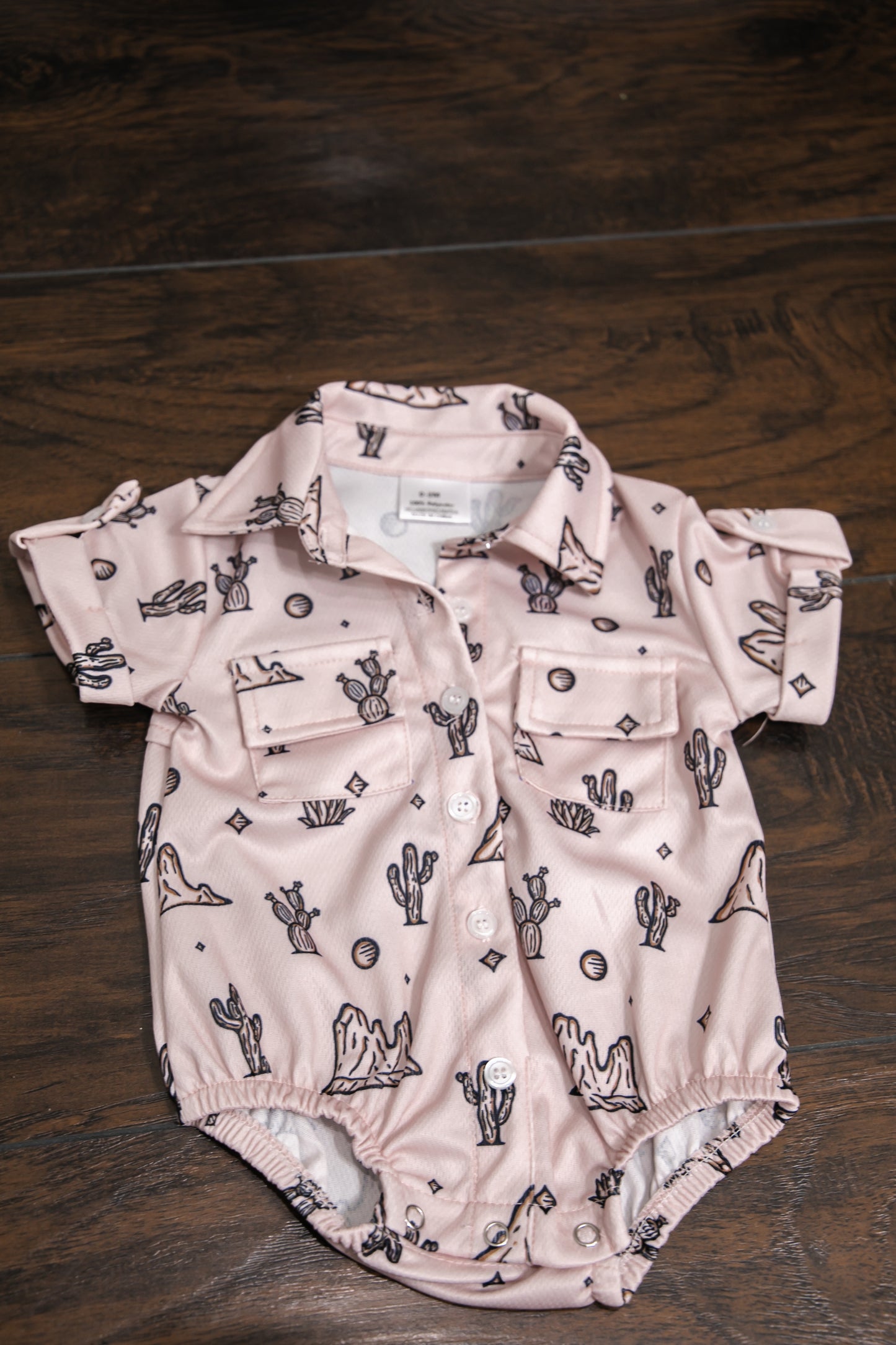 Dessert Mountains | Outdoor Button Up