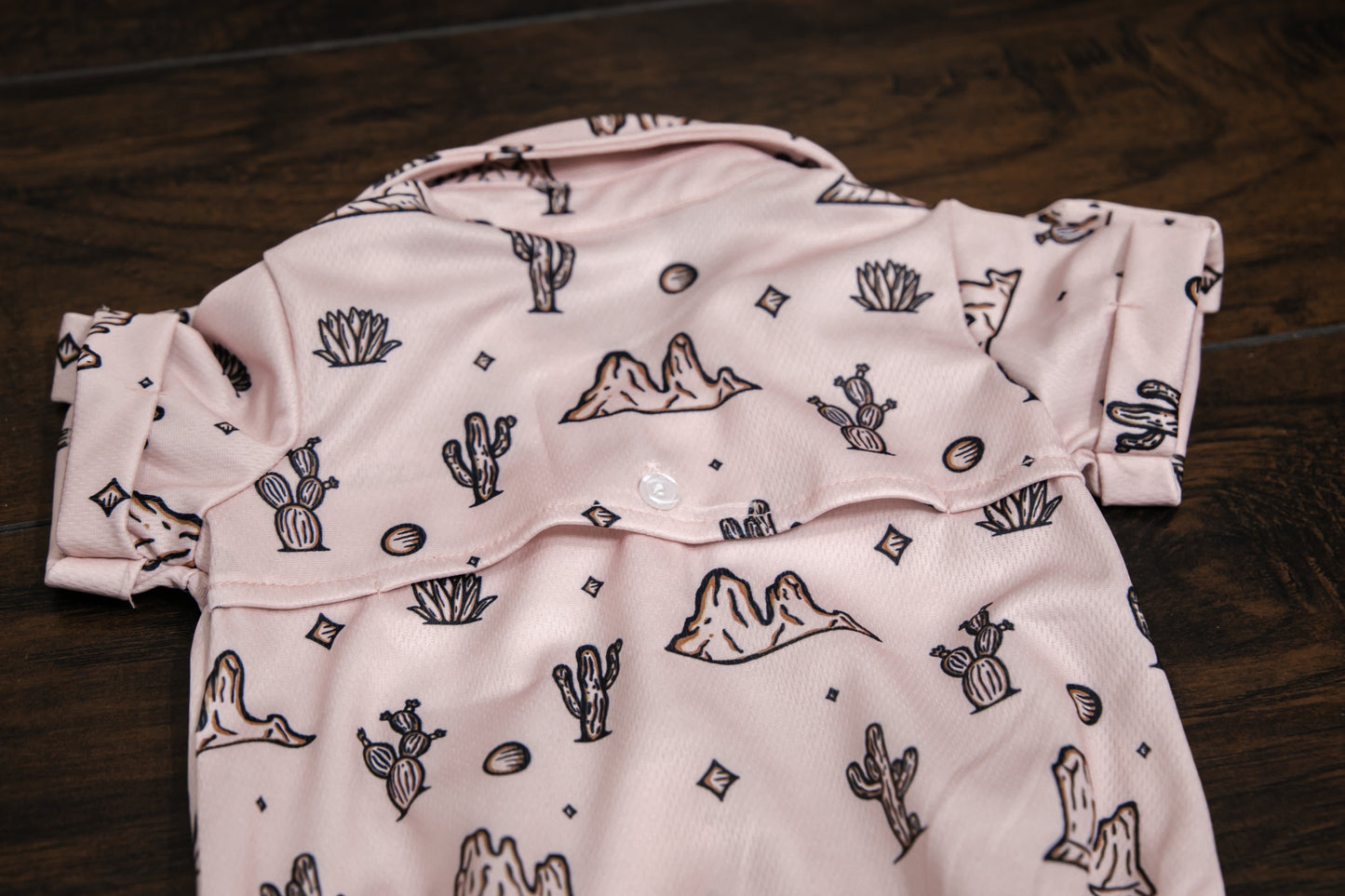 Dessert Mountains | Outdoor Button Up