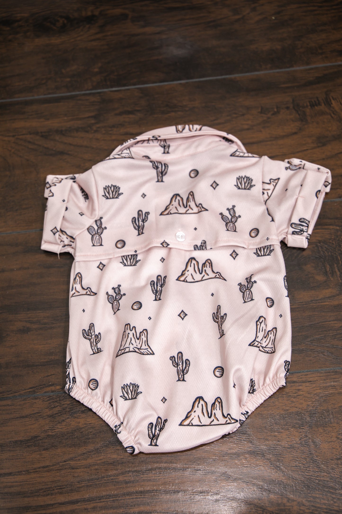 Dessert Mountains | Outdoor Button Up